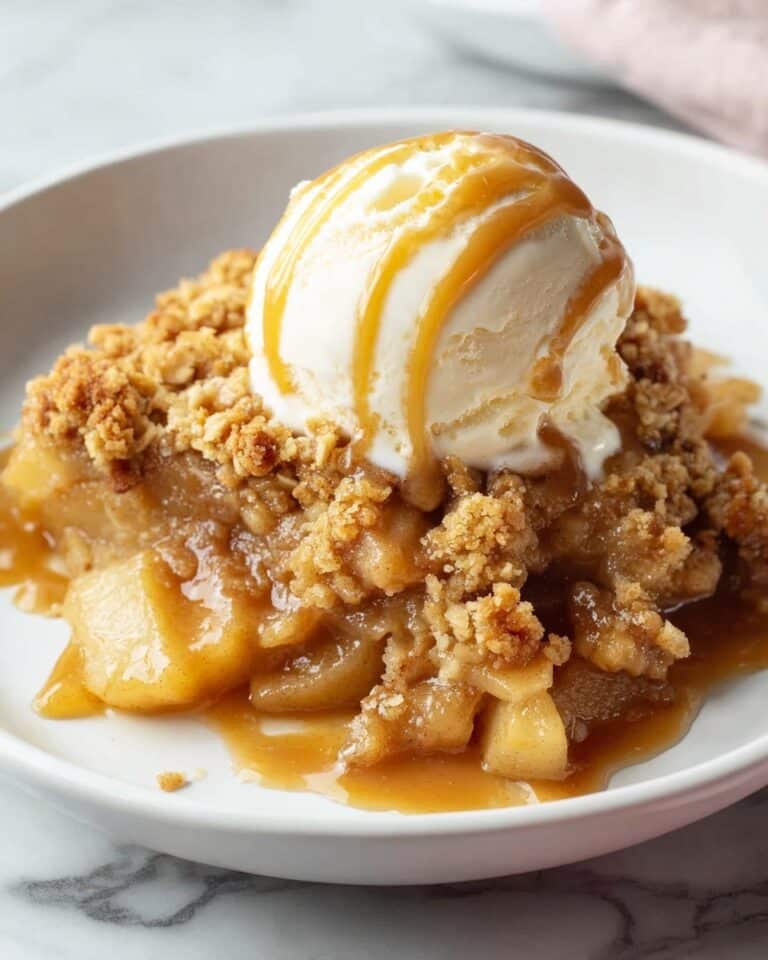 Delicious Homemade Apple Cobbler with Cinnamon and Vanilla Recipe
